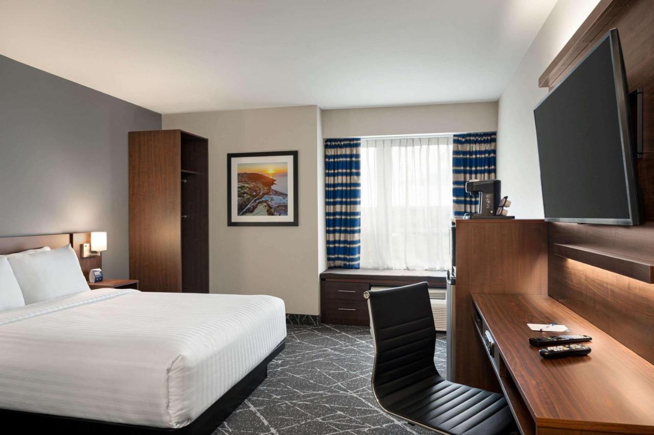Microtel Inn & Suites By Wyndham Antigonish Exterior foto